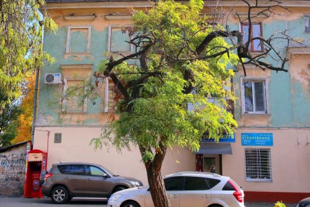 Улица Конная: украинский театр, рынок и много старинных домов (фоторепортаж) 
