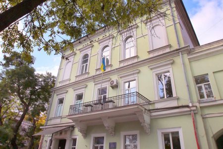 Улица Конная: украинский театр, рынок и много старинных домов (фоторепортаж) 
