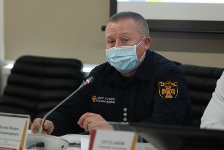 Пожарная безопасность в школах и дополнительные депо для спасателей: накануне зимнего сезона городские власти и ГСЧС обсудили актуальные вопросы