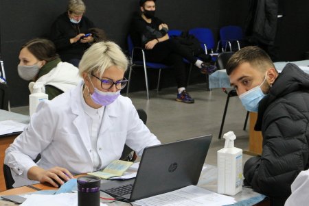 Одесские центры массовой вакцинации против COVID-19 теперь работают и по будням (фоторепортаж)