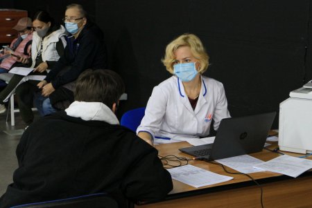 Одесские центры массовой вакцинации против COVID-19 теперь работают и по будням (фоторепортаж)
