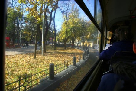 В завершение работ по благоустройству Алексеевского сквера на Молдаванке открылась детская площадка (фоторепортаж)