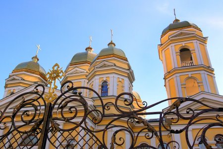 В завершение работ по благоустройству Алексеевского сквера на Молдаванке открылась детская площадка (фоторепортаж)