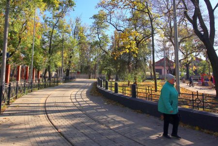 В завершение работ по благоустройству Алексеевского сквера на Молдаванке открылась детская площадка (фоторепортаж)