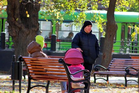 В завершение работ по благоустройству Алексеевского сквера на Молдаванке открылась детская площадка (фоторепортаж)