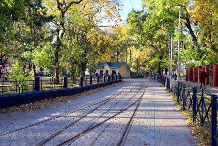 В завершение работ по благоустройству Алексеевского сквера на Молдаванке открылась детская площадка (фоторепортаж)