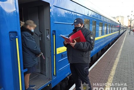 Инспектируют автовокзалы, железнодорожные станции, магазины и общепиты: в Одесской области за сутки составили почти 90 протоколов на нарушителей карантина (фото, видео)