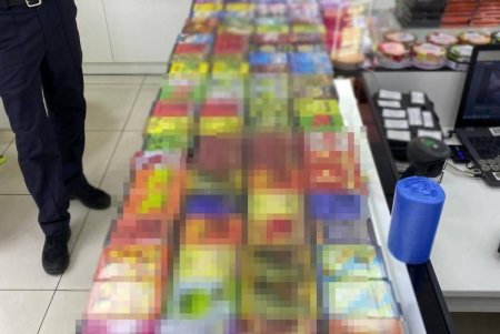 В Приморском районе полицейские обнаружили у одессита сигареты без акцизных марок на 250 тысяч гривен (фото)