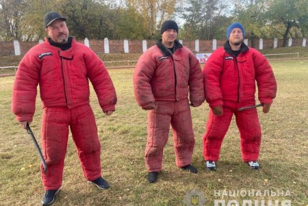 Одесские полицейские заняли второе место на всеукраинском чемпионате Нацполиции по многоборью кинологов (фото)