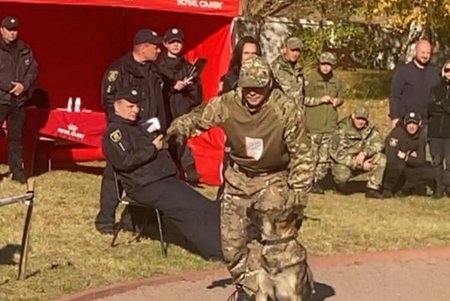 Одесские полицейские заняли второе место на всеукраинском чемпионате Нацполиции по многоборью кинологов (фото)