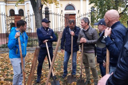 В рамках акции «1000 акаций» в Одессе высадили первые 88 деревьев (фото)