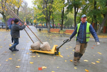 В Одессе стартовала акция «1000 акаций» (фоторепортаж)