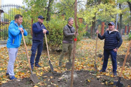 В Одессе стартовала акция «1000 акаций» (фоторепортаж)