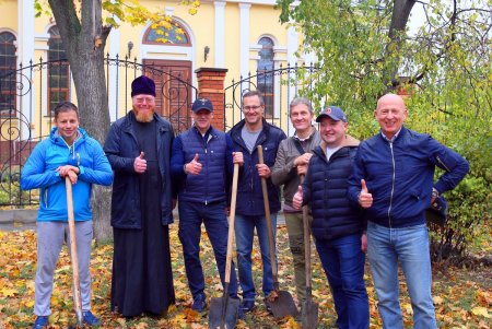 В Одессе стартовала акция «1000 акаций» (фоторепортаж)