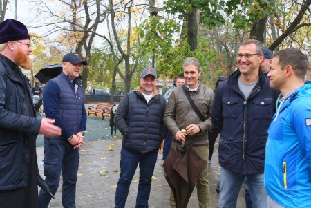 В Одессе стартовала акция «1000 акаций» (фоторепортаж)
