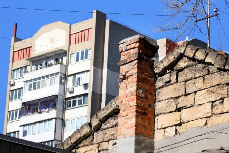 Косвенная: старинные дома, колоритный рынок и «наступающие» высотки (фоторепортаж)