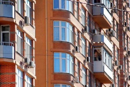 Косвенная: старинные дома, колоритный рынок и «наступающие» высотки (фоторепортаж)