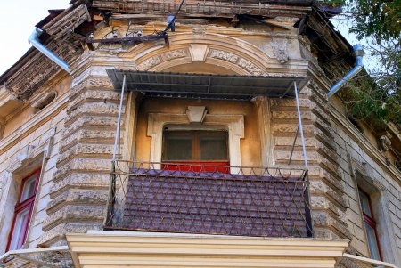 Косвенная: старинные дома, колоритный рынок и «наступающие» высотки (фоторепортаж)