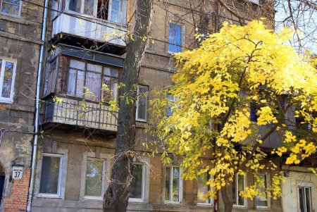 Косвенная: старинные дома, колоритный рынок и «наступающие» высотки (фоторепортаж)