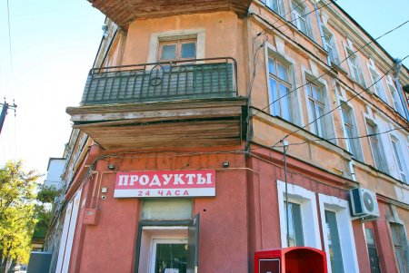 Косвенная: старинные дома, колоритный рынок и «наступающие» высотки (фоторепортаж)