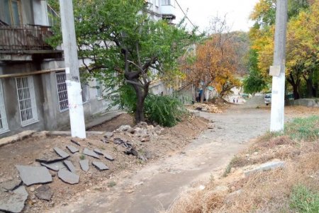 На Градоначальницкой приступили к капитальному ремонту лестницы (фото)