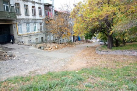 На Градоначальницкой приступили к капитальному ремонту лестницы (фото)