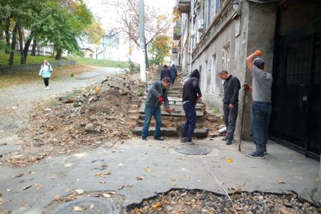 На Градоначальницкой приступили к капитальному ремонту лестницы (фото)