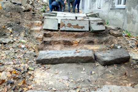 На Градоначальницкой приступили к капитальному ремонту лестницы (фото)