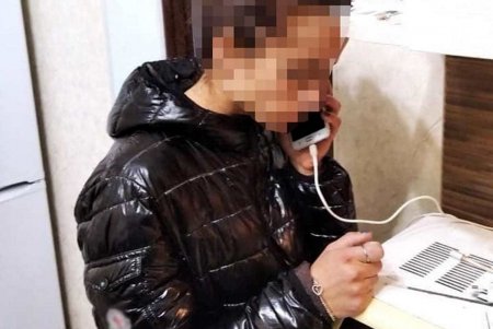 В Малиновском и Суворовском районах патрульные пресекли два случая употребления и распространения наркотиков (фото) 