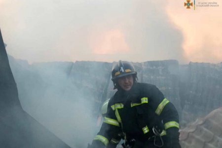 В Новой Дофиновке горела баня: обошлось без жертв (фото, видео) 