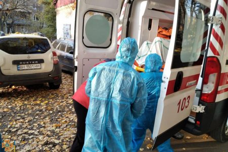 Спасатели Одесской области помогли врачам в перевозке двух мужчин с лишним весом (фото)