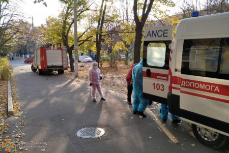 Спасатели Одесской области помогли врачам в перевозке двух мужчин с лишним весом (фото)