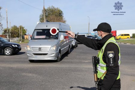Правоохранители контролируют соблюдение карантинных норм на пассажирских маршрутах (фото)