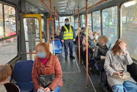 Правоохранители контролируют соблюдение карантинных норм на пассажирских маршрутах (фото)