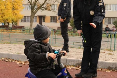 Полицейские призывают одесситов надевать светоотражающие элементы, во избежание ДТП (фото)