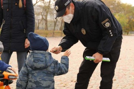 Полицейские призывают одесситов надевать светоотражающие элементы, во избежание ДТП (фото)