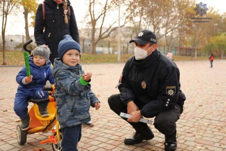 Полицейские призывают одесситов надевать светоотражающие элементы, во избежание ДТП (фото)