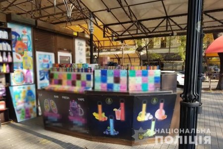 В Одессе привлекли к ответственности торговцев, которые продавали алкоголь и сигареты без акцизных марок и лицензии (фото)