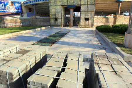 В Одессе благоустраивают пешеходную аллею на пляже «Аркадия» (фоторепортаж)