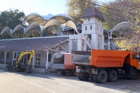 В Одессе благоустраивают пешеходную аллею на пляже «Аркадия» (фоторепортаж)