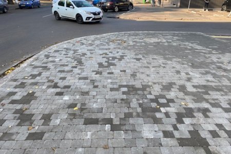 В Приморском и Малиновском районах капитально ремонтируют тротуары (фото)