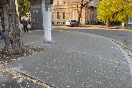 В Приморском и Малиновском районах капитально ремонтируют тротуары (фото)