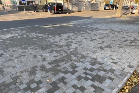 В Приморском и Малиновском районах капитально ремонтируют тротуары (фото)