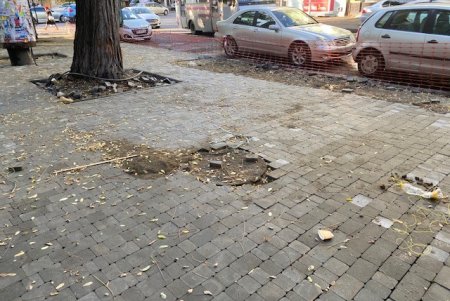 В Приморском и Малиновском районах капитально ремонтируют тротуары (фото)