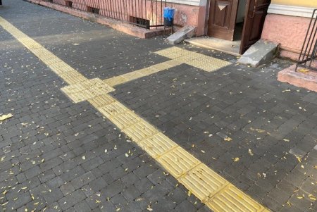 В Приморском и Малиновском районах капитально ремонтируют тротуары (фото)