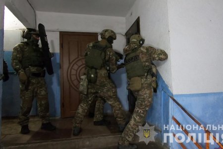 Горожанин наладил реализацию особо опасных психотропов, но полицейские прикрыли его «бизнес» (фото, видео)