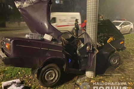 На Паустовского водитель легковушки влетел в столб: от полученных травм мужчина погиб на месте ДТП (фото, дополнено)
