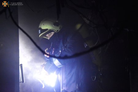 35 человек эвакуировали во время пожара в многоэтажке на Жолио Кюри (фото)