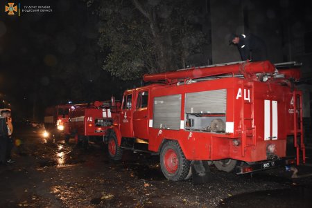 35 человек эвакуировали во время пожара в многоэтажке на Жолио Кюри (фото)