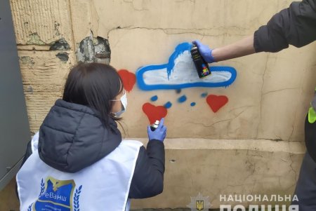 В Приморском районе Одессы закрасили надписи, содержащие пропаганду и незаконную рекламу наркотических средств ( фото, видео)